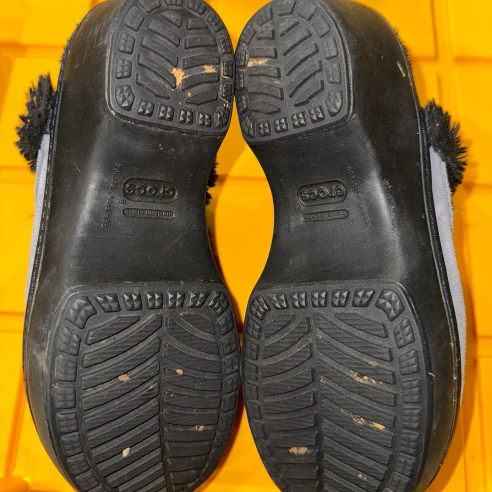 CROCS Women's Black and Gray Mules with Faux Fur - Picture 4 of 4